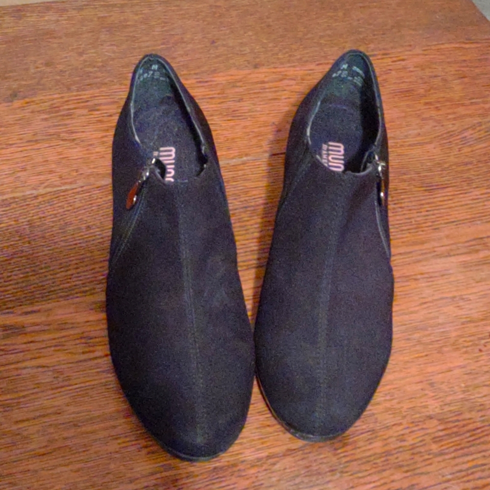 Munro heeled booties